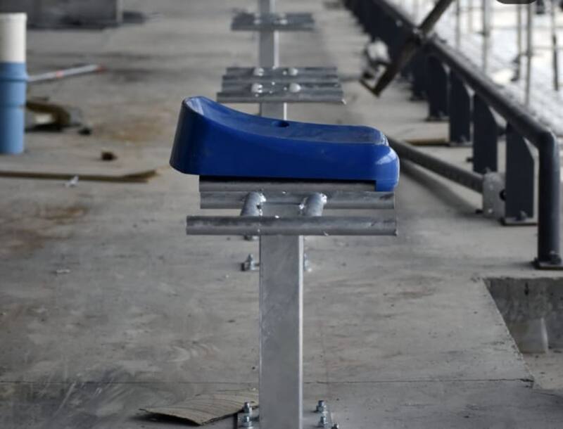 Así luce una butaca instalada en el estadio de la UC.