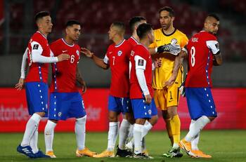 ¿Peligra la localía de La Roja para Eliminatorias? Una selección ya pidió no venir a Chile
