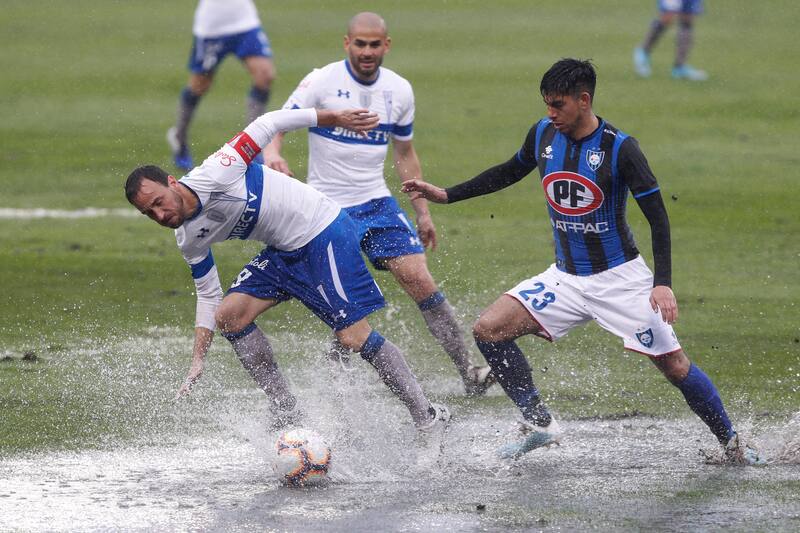 Futbol, Huachipato vs Universidad Catolica
Primera fecha, segunda rueda campeonato nacional 2019.
El jugador de Universidad Catolica BJose Pedro Fuenzalida , izquierda derecha centro, disputa el balon con Nicolas Baeza de Huachipato durante el partido de primera division en el estadio Cap de Talcahuano, Chile.
28/07/2019
Dragomir Yankovic/Photosport
Football, Huachipato vs Universidad Catolica
First date, second round National Championship 2019
Universidad Catolica's player Jose Pedro Fuenzalida , left right center, battles for the ball against Nicolas Baeza of Huachipato, during the first division match held at Cap stadium in Talcahuano, Chile.
Dragomir Yankovic/Photosport