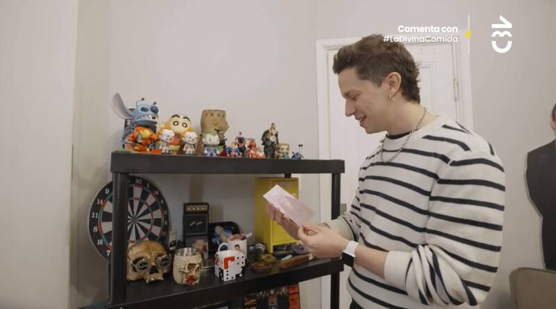 Alonso Quintero tiene una fotografía de "El Flaco" en su departamento.