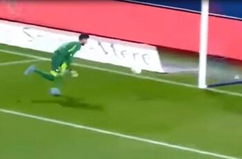 ¡Para qué te traje! Arquero del Grenoble protagonizó insólito autogol en Francia