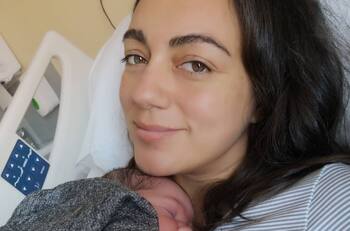 "Gozando esta nueva 'ma-pa-ternidad": Clarisa Muñoz contó su proceso de parto y regaloneo con su hijo Ferrán