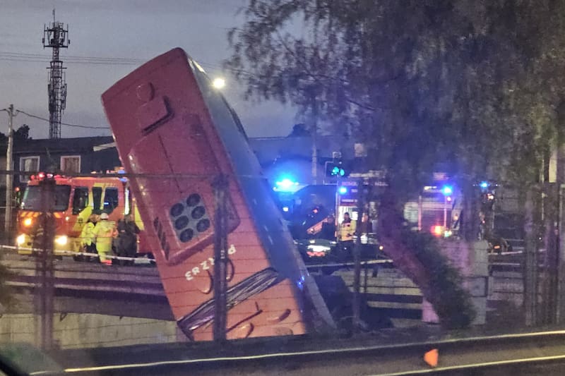 mantiene el tránsito cortado.