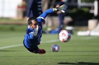 El notable homenaje que realizará Claudio Bravo en el duelo de La Roja ante Bolivia