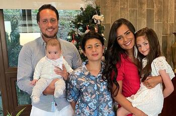 La tierna reacción de Vicenta, la hija de Dominique Gallego y Rodrigo Wainraihgt, con sus regalos de Navidad