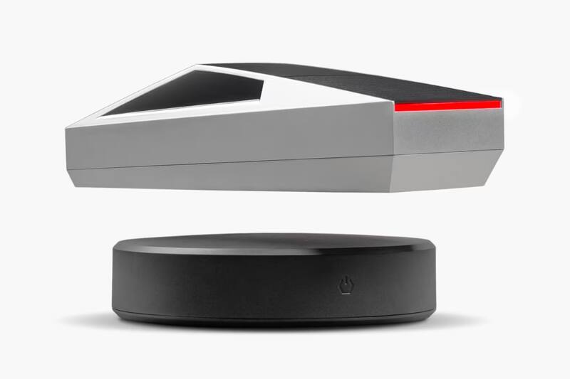 Tesla a escala que levita