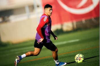 Alexis Sánchez en una disyuntiva: pierde terreno con Almeyda, pero suma intereses en Sudamérica