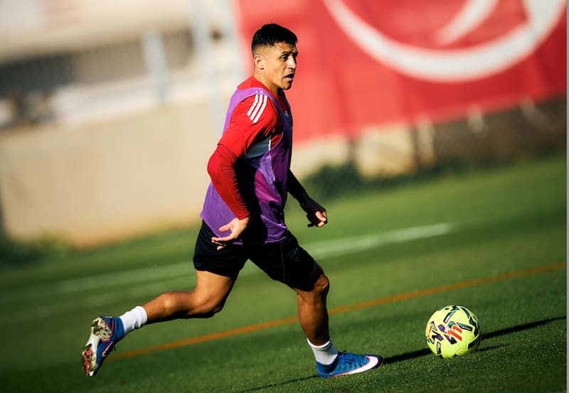 El chileno comienza a mirar de reojo las opciones para su futuro, en medio de la lucha por el descenso que libra en el Sevilla. Foto: @SevillaFC en X