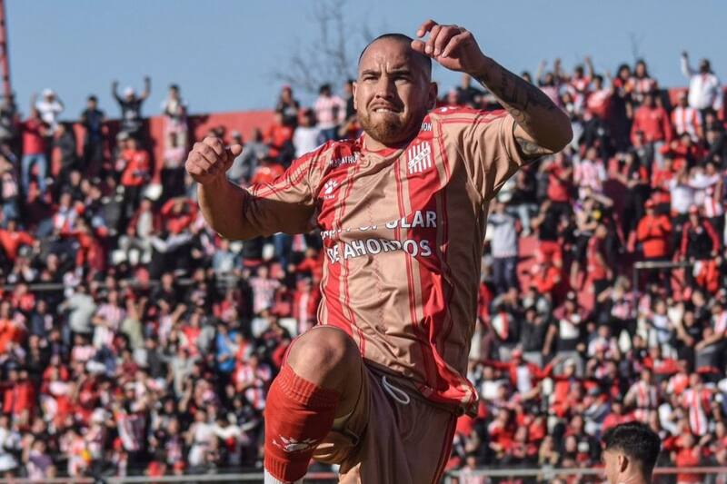 Junior Arias en su paso por San Martín de Tucumán.