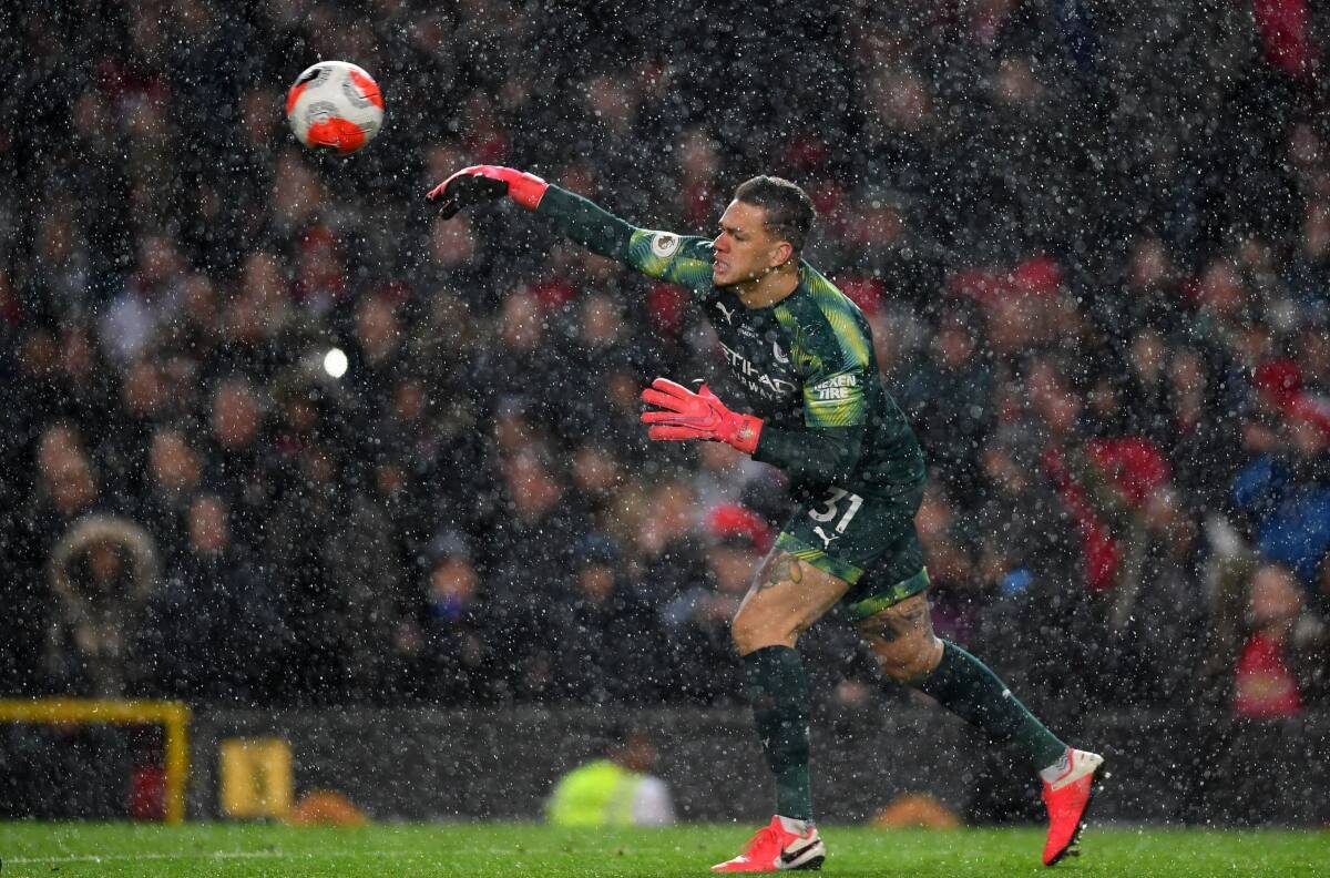 ¿Buena señal para Claudio Bravo? Medios ingleses destrozaron a Ederson tras el Derby