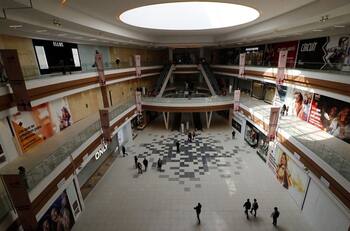 Evacuan mall en Independencia por llamado anónimo de "objeto sospechoso"