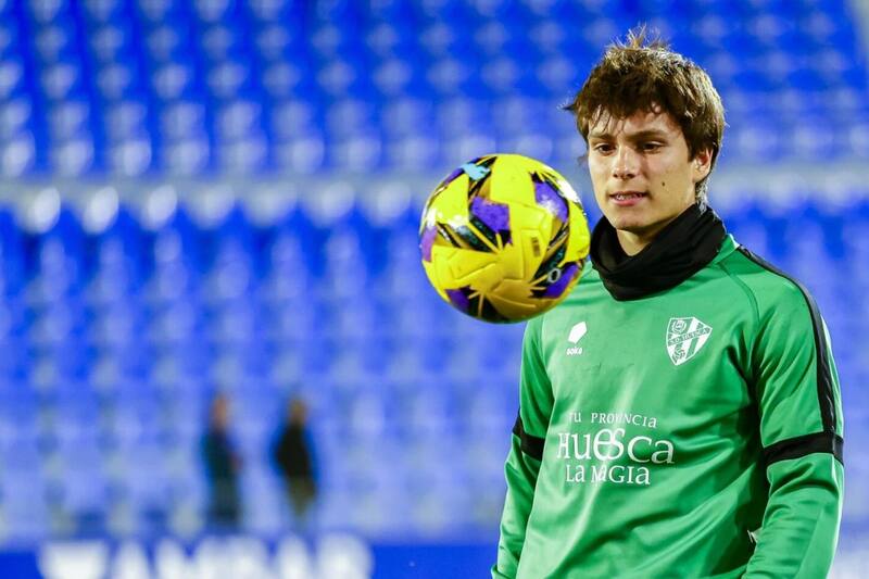 El chileno es prioridad para el SD Huesca y lo quieren renovar. Foto: página web oficial SD Huesca.