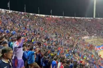 VIDEO | “Paqui ya se va”: hinchada de la U se aburrió de Meneghini y pidió su salida en el Nacional