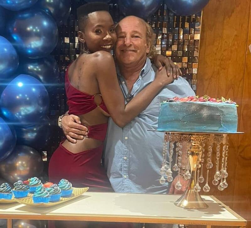 Foto del recuerdo de Tatón Púrpura y Kelly Montaño. Créditos: Instagram.