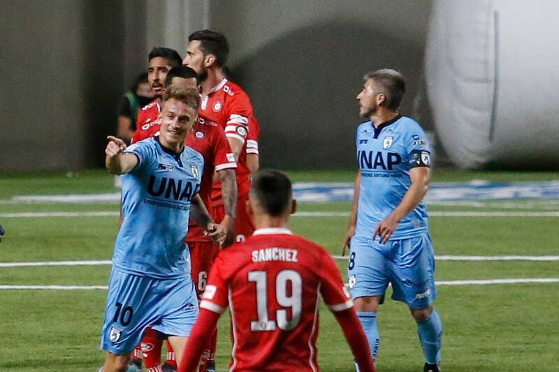 Guido Mainero celebra su gol contra Union La Calera durante el Torneo 2020.