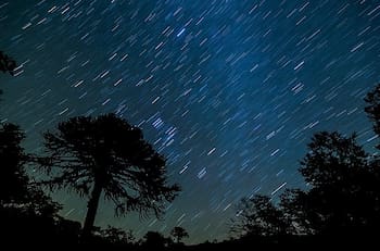 Lluvia de estrellas Líridas 2025: ¿Cuándo y a qué hora se puede observar en Chile?