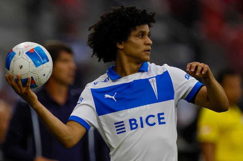 El delantero seguirá en Universidad Católica. Foto: Agencia Aton.