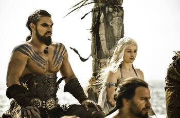 "Te amo para siempre": El tierno reencuentro de Jason Momoa y Emilia Clarke a años de "Game of Thrones"