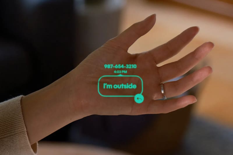 El dispositivo se proyecta en tu mano.