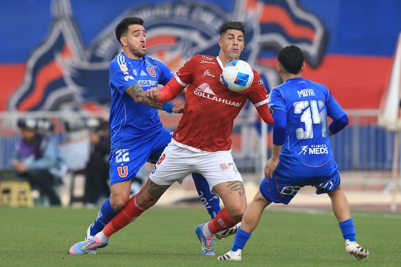 El delantero en su paso por Iquique ante la U. Foto: Agencia ATON.