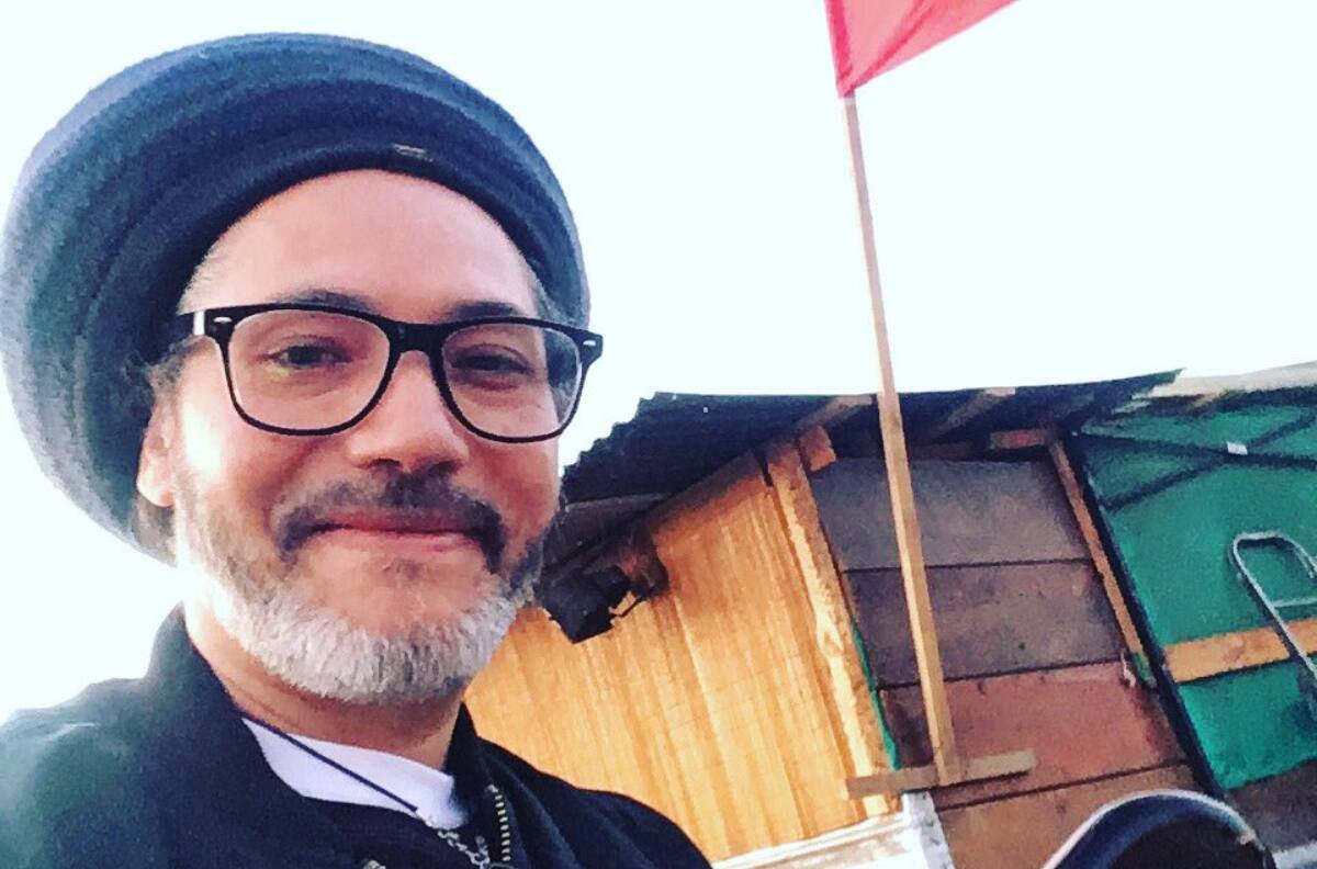 Quique Neira se autotroleó con el viral del momento tras frustrado show