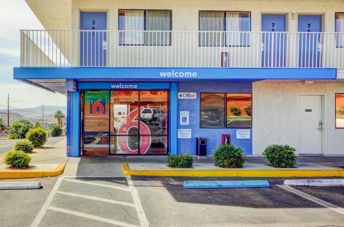 Madre intentó matar a su hijo de 8 años en un motel de Saint George, EE.UU.