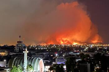 VIDEO | Incendio forestal en Chillán: Decretan alerta roja y solicitan evacuaciones