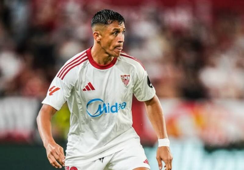 fichó en el Sevilla con 36 años y quiere seguir jugando por varios años más. Foto: Instagram Sevilla FC.