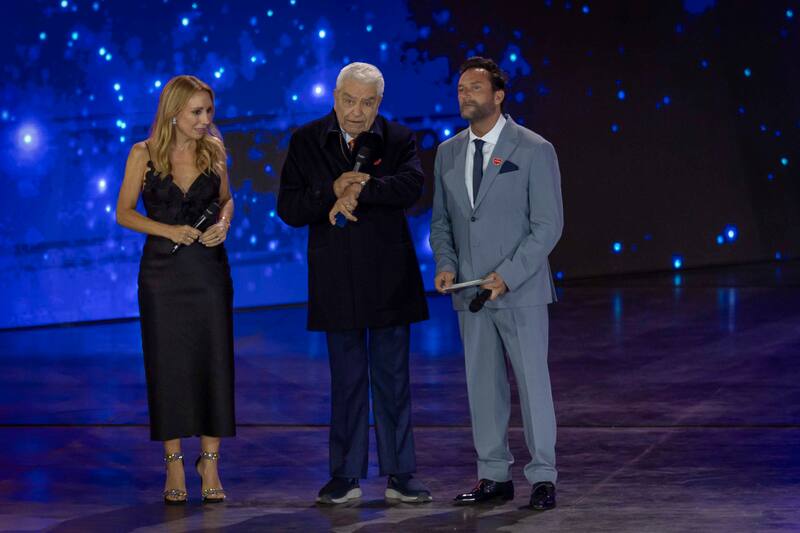 Daniel Fuenzalida, Don Francisco y Karen Doggenweiler en la Teletón 2024