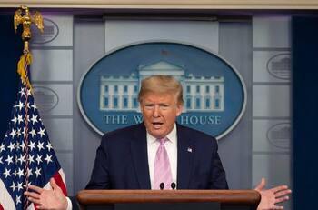 En otro planeta: Donald Trump quiere que los deportes vuelvan a estadio lleno lo antes posible