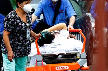 Así ha sido el complicado traslado de pacientes desde el incendiado Hospital San Borja