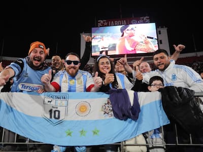 Humillación total: hinchas argentinos se burlaron de Chile y Arturo Vidal en el Estadio Nacional