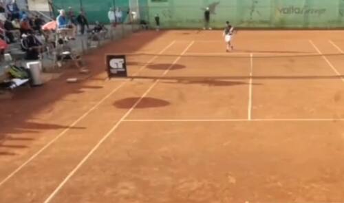 y su extraño retiro.