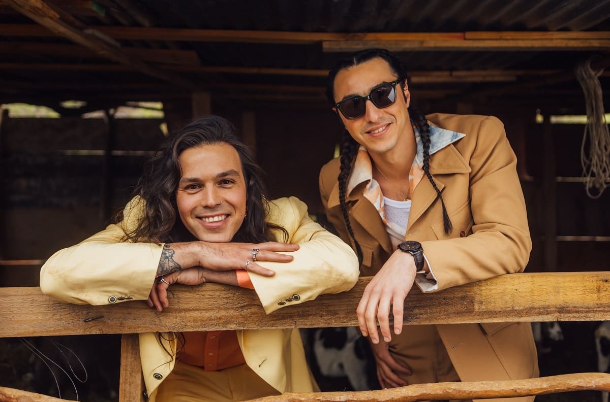 Abel y Camilo Zicavo dejan atrás a Moral Distraída y presentan el primer single de su banda Plumas