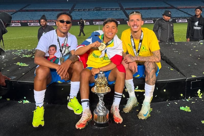 campeón con Mamelodi en Sudáfrica.