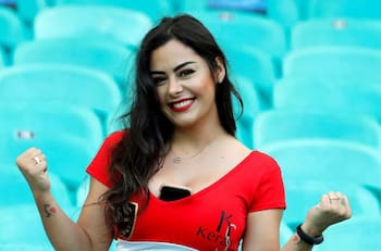 Hincha estelar: El show de la modelo Larissa Riquelme en duelo de Colombia ante Paraguay