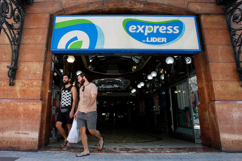 Jumbo, Lider y Unimarc ofrecen diversos puestos de trabajo para comenzar el año con empleo. Foto: ATON.