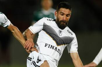 Gonzalo Villagra: "La gente se confunde, muchos futbolistas viven el día a día"