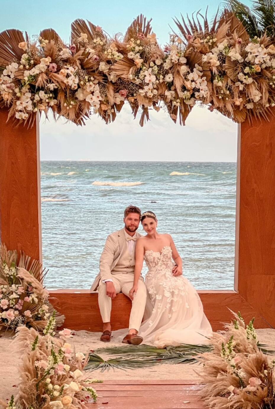 Se lució con su vestido de novia