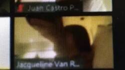 Jacqueline Van Rysselberghe fue captada tomando vino en su cama en plena sesión en línea del Senado