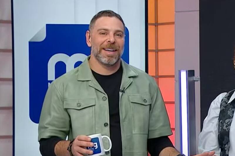 se encuentra de vacaciones recorriendo el sur de Italia y Francia.