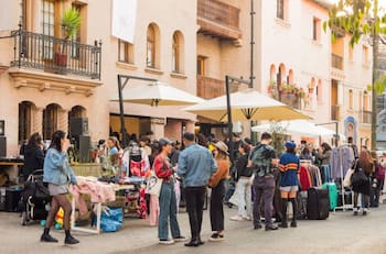 Parece un pueblo francés: El escondido barrio patrimonial que está en el corazón de Providencia y hoy es un increíble polo gastronómico