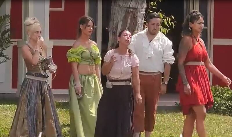 Mariela Sotomayor y Camila Recabarren se enfrenaron frente a sus compañeros. Créditos: Pantallazo Canal 13