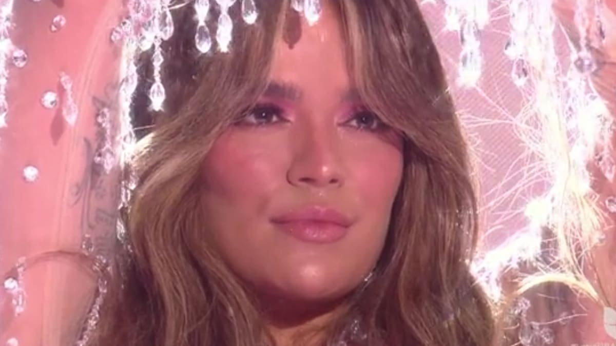 Karol G recreó el video de "Tusa" en vivo