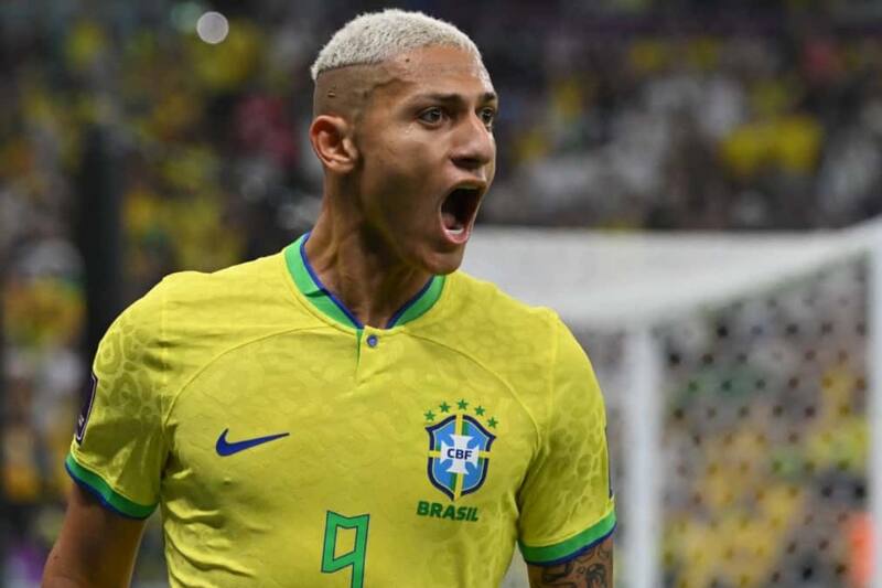 Richarlison con la camiseta de Brasil.