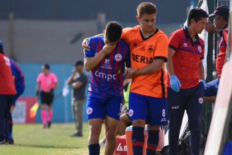 Benjamín Inostroza sufrió una grave lesión tras una fuerte entrada que recibió en el partido de Iberia vs Deportes Melipilla. (Foto: Dale Iberia)