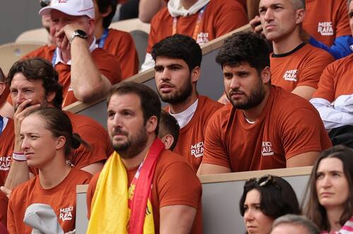 Carlos Alcaraz en el homenaje de Roland Garros a Rafael Nadal. EFE