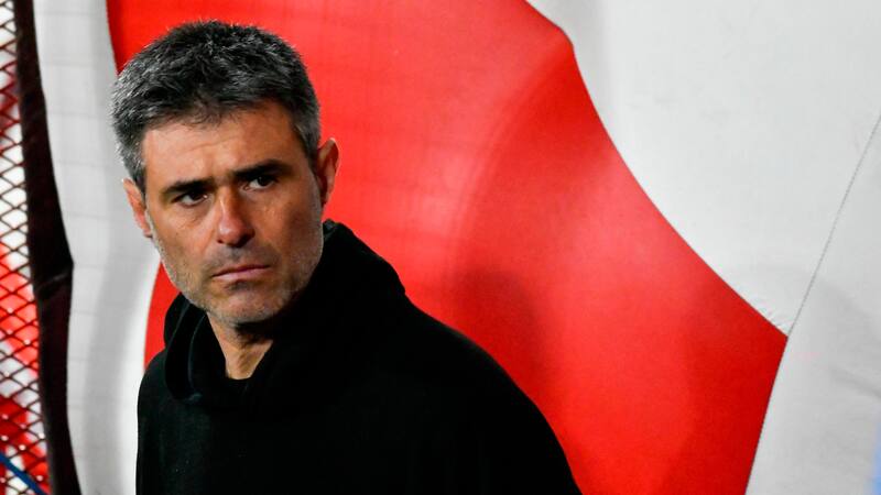 “Eres un hijo de p...”: exdelantero de la U apunta contra DT de Independiente tras tragedia en Argentina