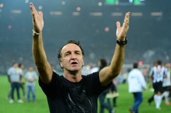 Fue despedido por escándalo de violación y ahora dirigirá a cuestionado futbolista chileno en Brasil