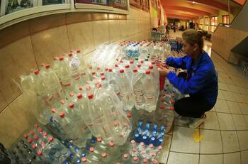 Centros de acopio en la Región Metropolitana y cuentas bancarias para aportar dinero